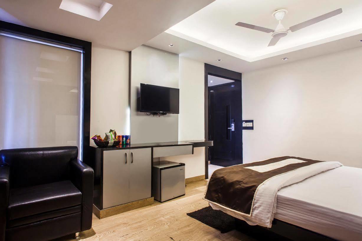 Fabhotel Red Leaf Mall Road Mussoorie Exterior photo